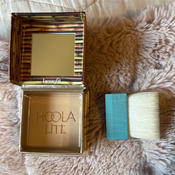 Hoola Bronzer - Lite - Picture 2 of 2